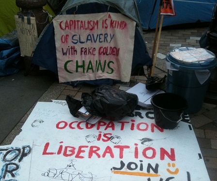 © Robert Rotifer Plakat "Capitalism is a kind of slavery"